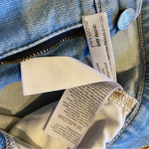 Madewell • Raw Hem Lightwash Jean - Picture 9 of 16